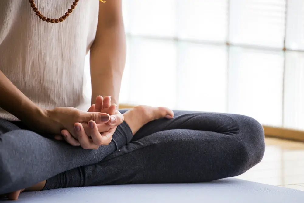 Медитация против тревоги: идите по жизни спокойнее с помощью осознанности